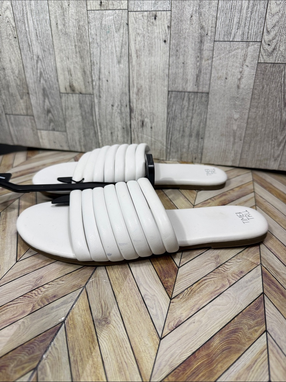 Time and Tru Women's White Sandals